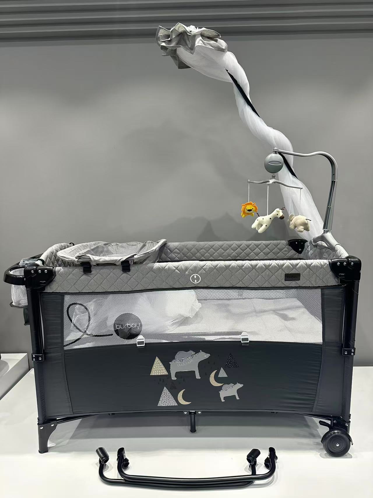 Lit Bébé Premium 4-en-1 – Parc de Voyage avec Mobile Musical et Accessoires | BK100